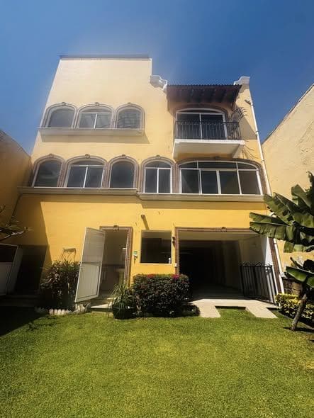 HOUSE FOR SALE IN A PRIME LOCATION IN CUERNAVACA, AV. SAN DIEGO