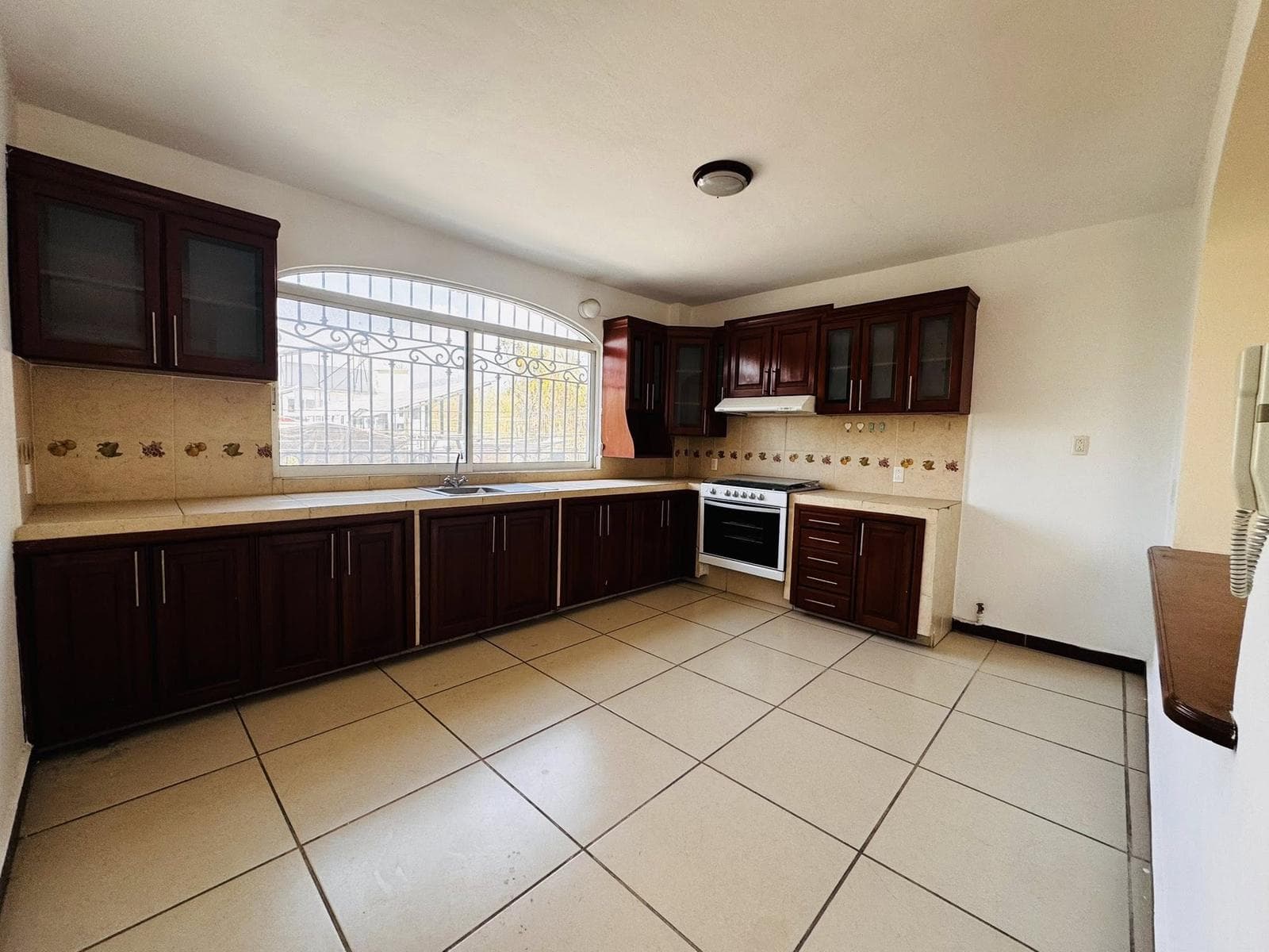 HOUSE FOR SALE IN A PRIME LOCATION IN CUERNAVACA, AV. SAN DIEGO