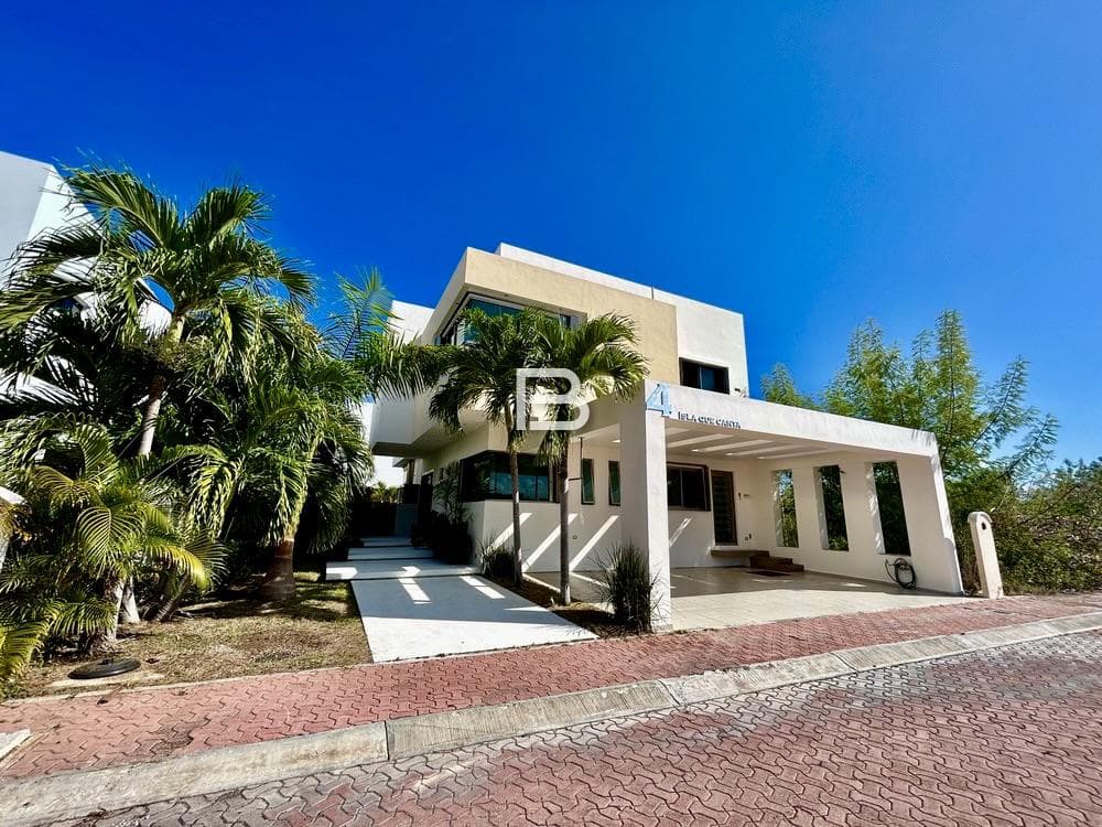 Isla Dorada: House for Sale—We Accept Mortgages
