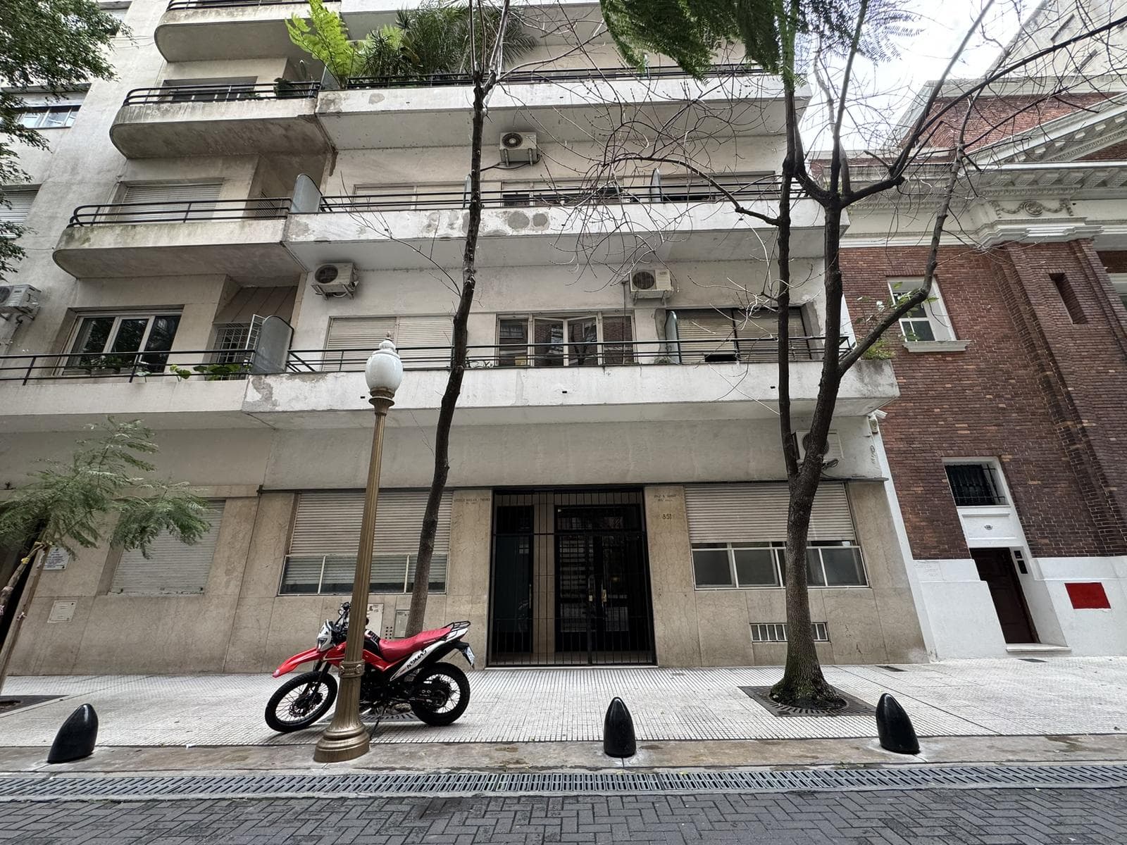 Sargento Cabral and Suipacha - 3-bedroom apartment in need of renovation - For Sale - Retiro