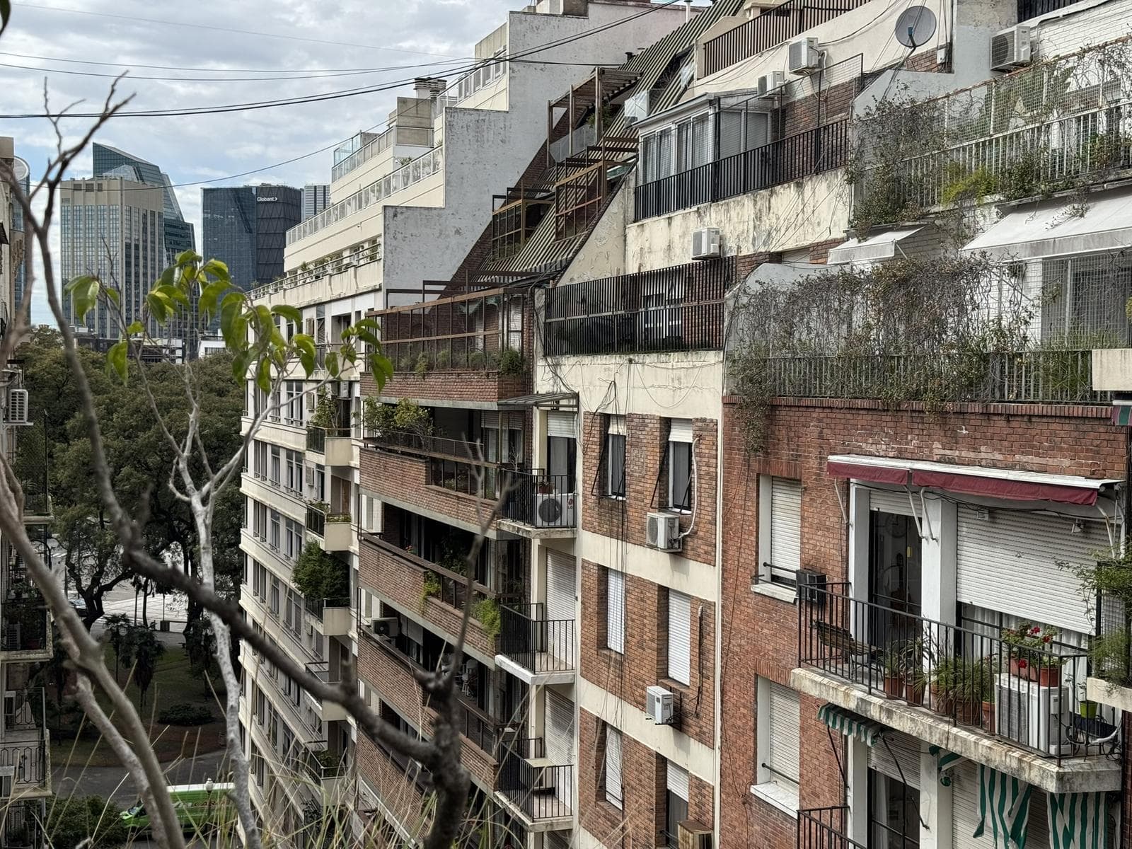 Sargento Cabral and Suipacha - 3-bedroom apartment in need of renovation - For Sale - Retiro