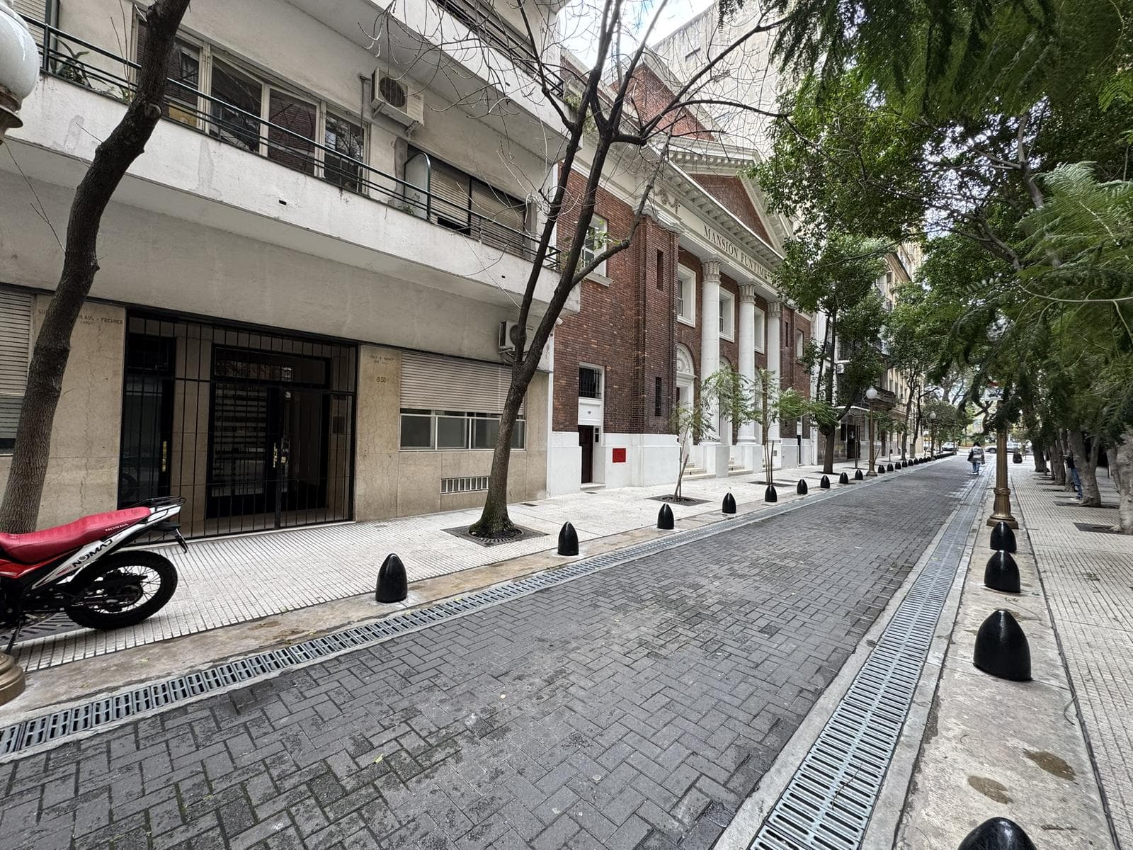 Sargento Cabral and Suipacha - 3-bedroom apartment in need of renovation - For Sale - Retiro