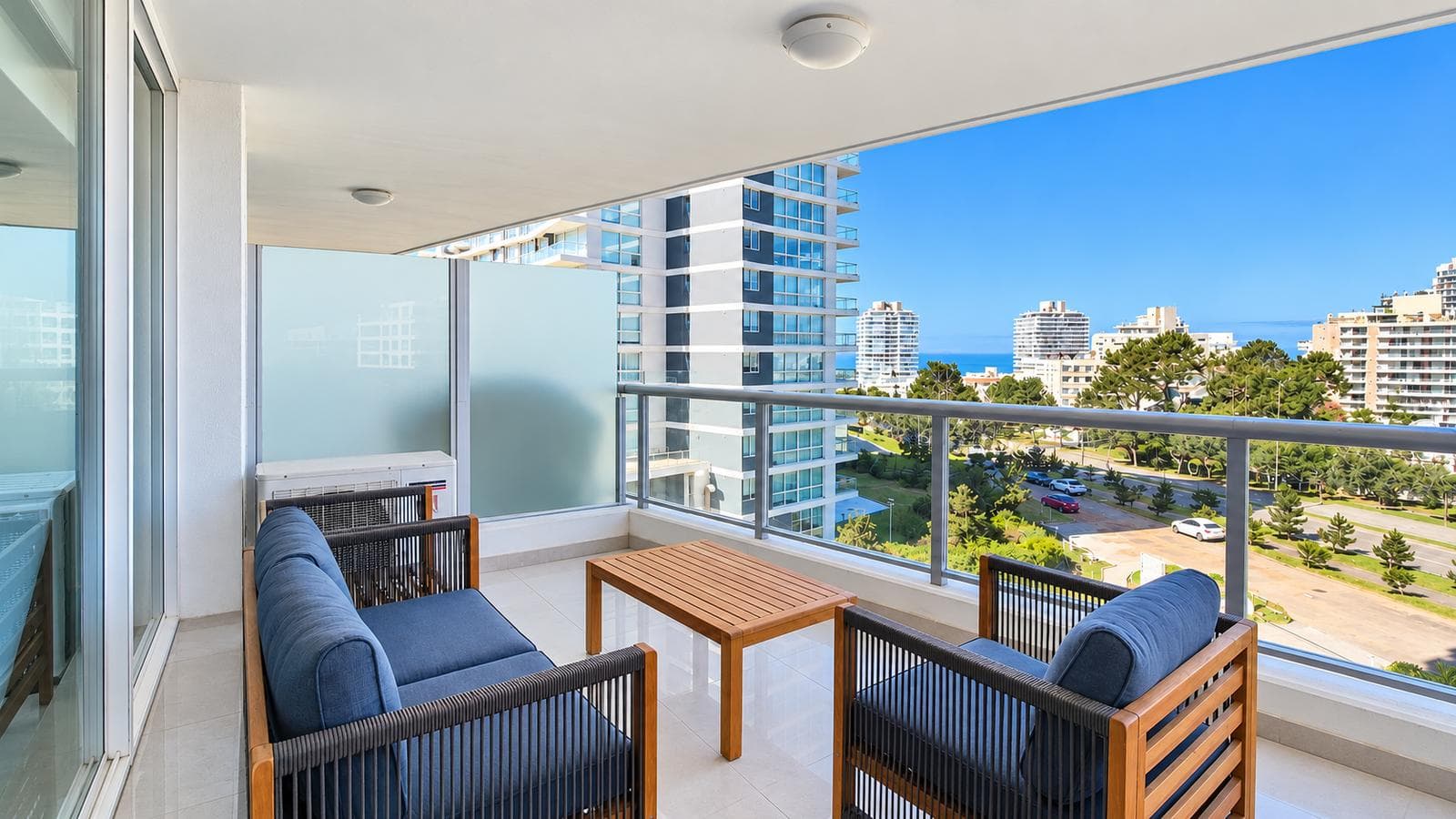 Apartamento en venta en Torre ONE, Playa Brava, Punta del Este 3 suites y garaje