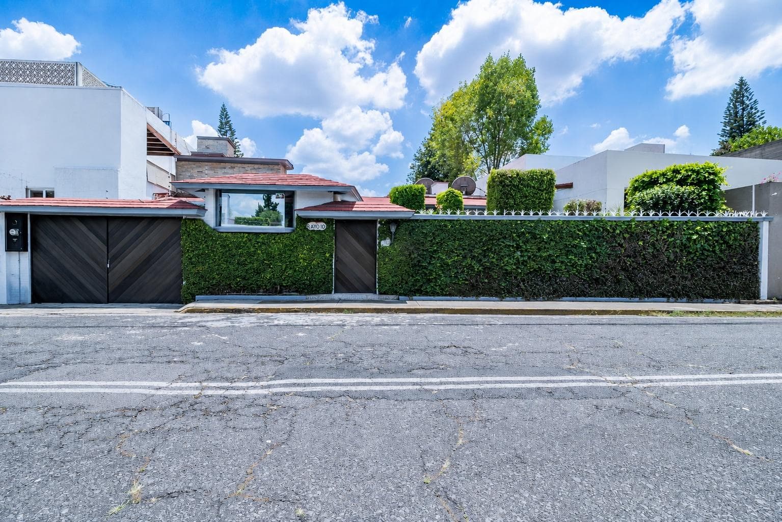 House for Sale in Jardines del Pedregal | Spacious Lot and Great Potential