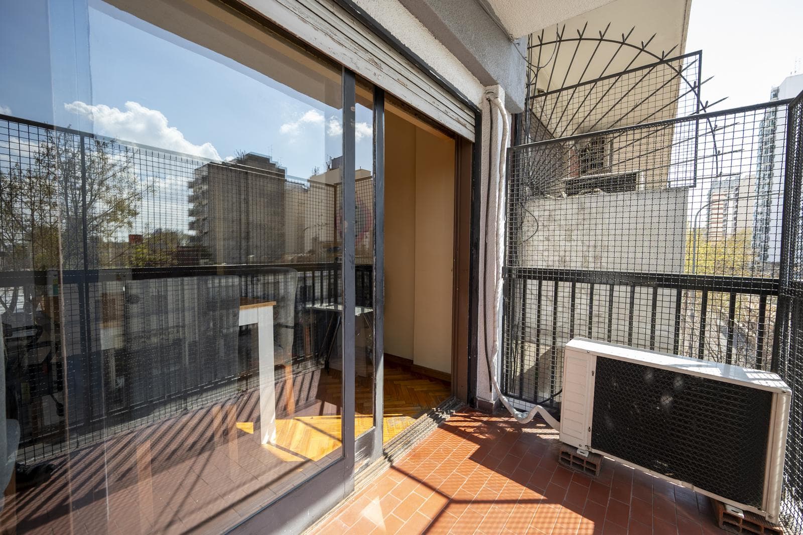 4-Room Apartment for Sale in Paternal