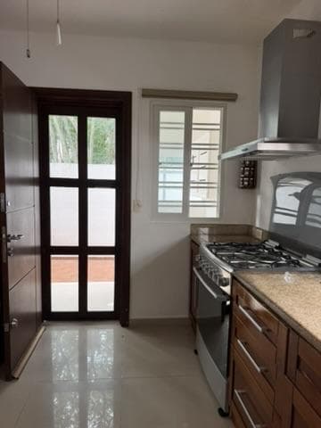 4-Bedroom House for Rent in Quinta Kanavayen, Av. 135 2 Stories, Unfurnished