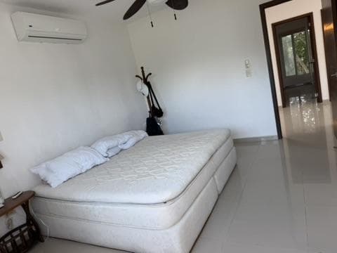 4-Bedroom House for Rent in Quinta Kanavayen, Av. 135 2 Stories, Unfurnished