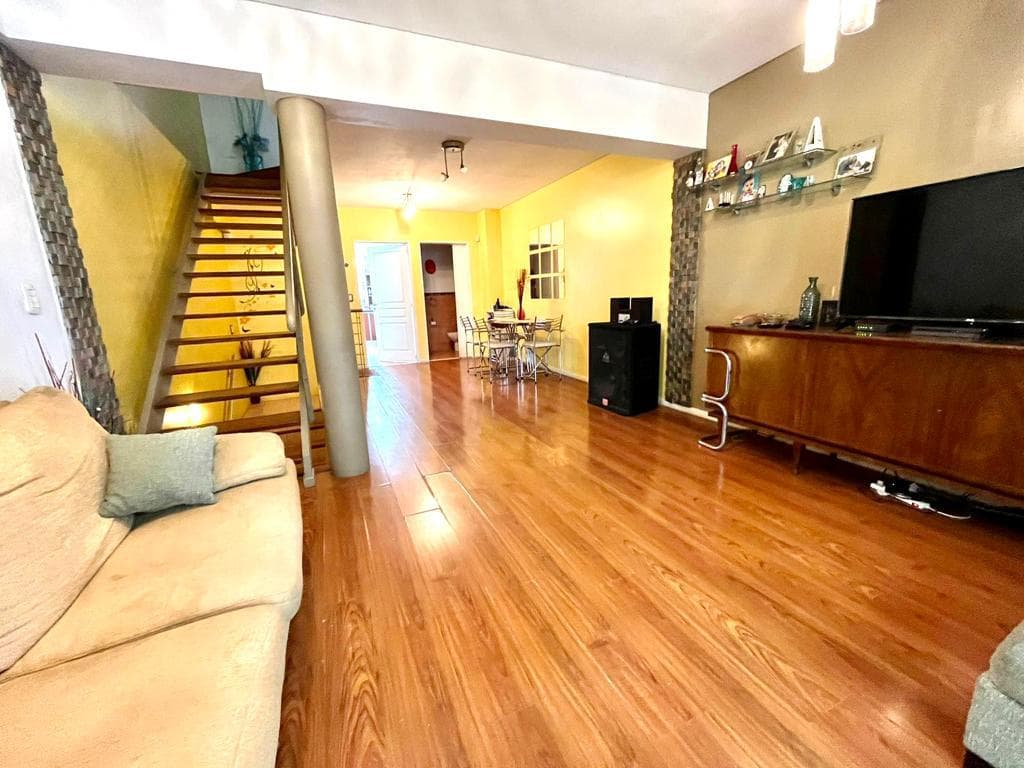 PH STYLE, 4 ROOMS, SEPARATE ENTRANCE, GARAGE, VERY LOW MAINTENANCE FEES