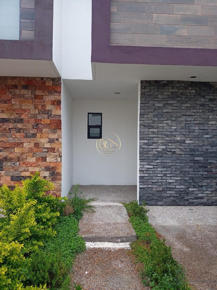HOUSE FOR RENT OR SALE IN ZANA, CELAYA RESIDENTIAL AREA