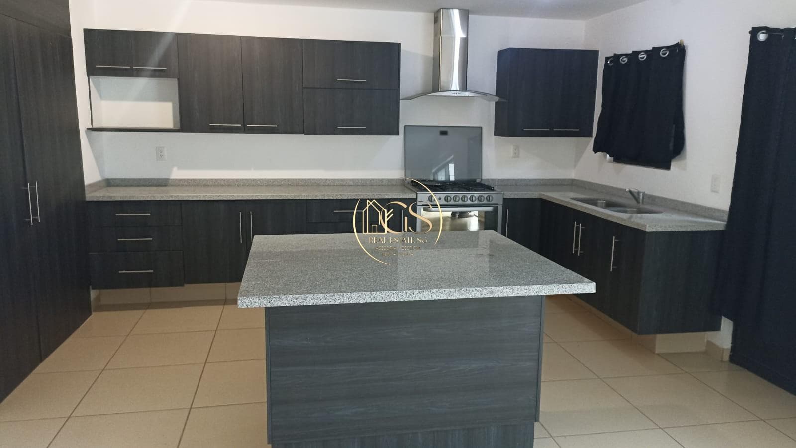 HOUSE FOR RENT OR SALE IN ZANA, CELAYA RESIDENTIAL AREA