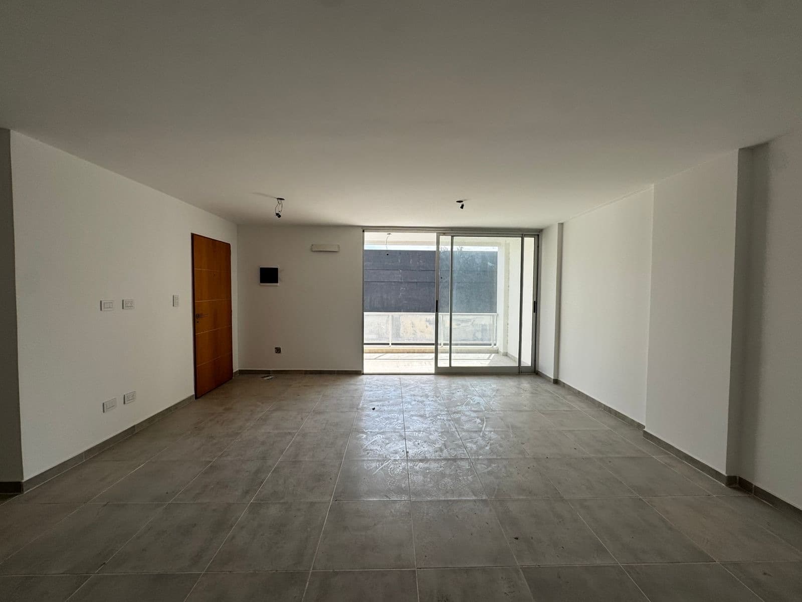 3-ROOM APARTMENT FOR SALE IN DOWNTOWN CANNING