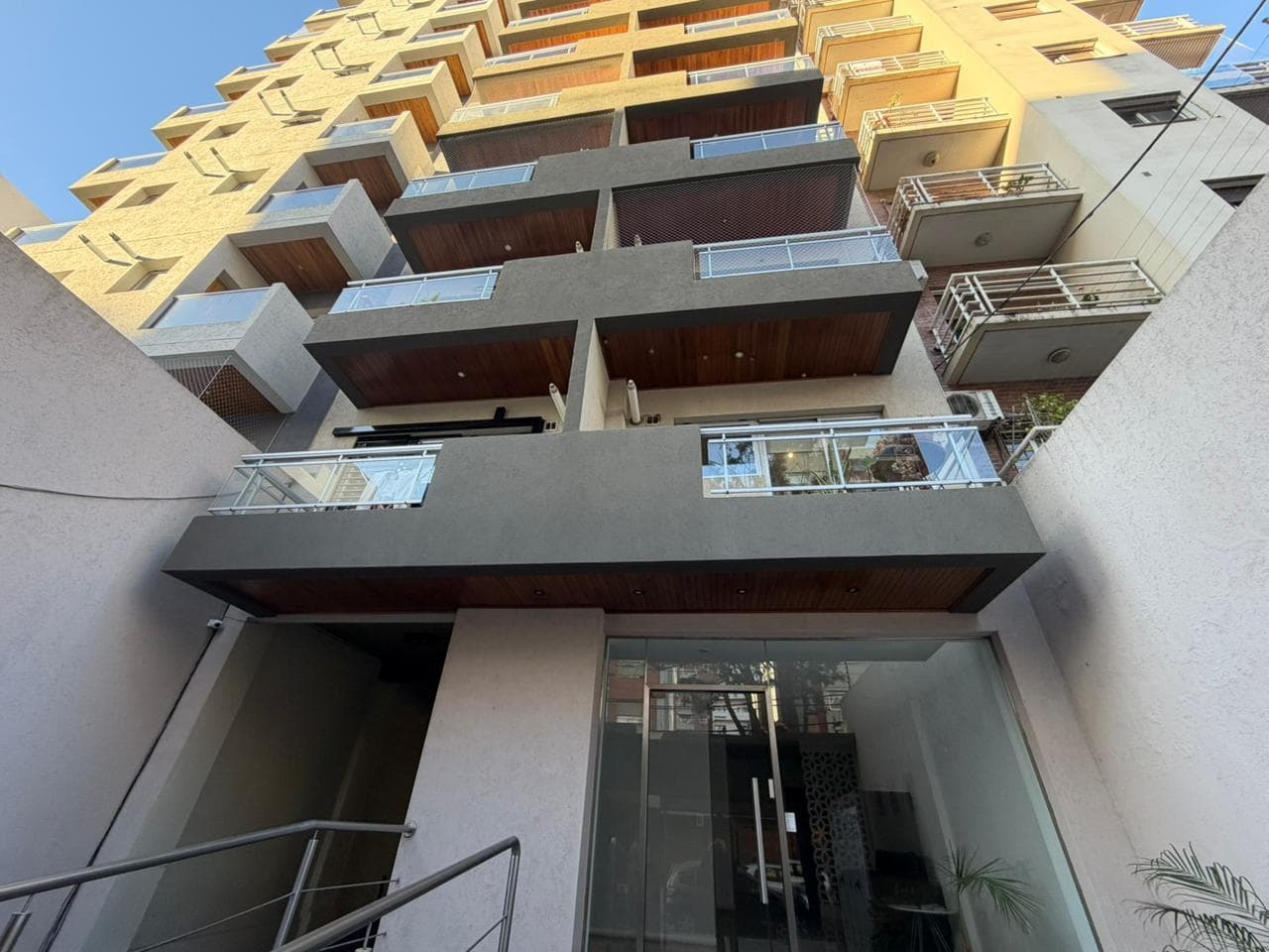 VENTA DEPARTAMENTO 2 AMBIENTES CON COCHERA. APTO CREDITO. QUILMES CENTRO