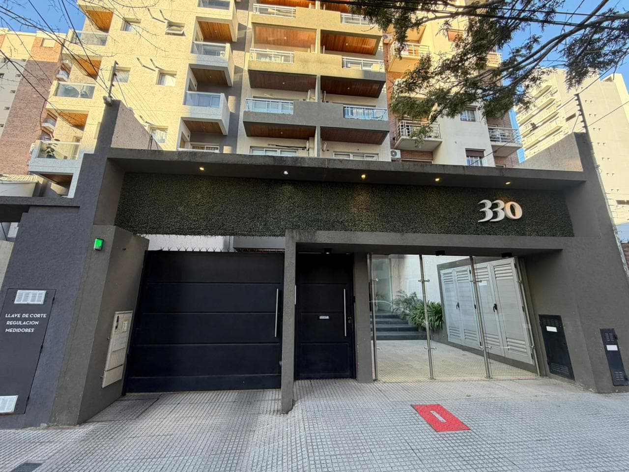 VENTA DEPARTAMENTO 2 AMBIENTES CON COCHERA. APTO CREDITO. QUILMES CENTRO