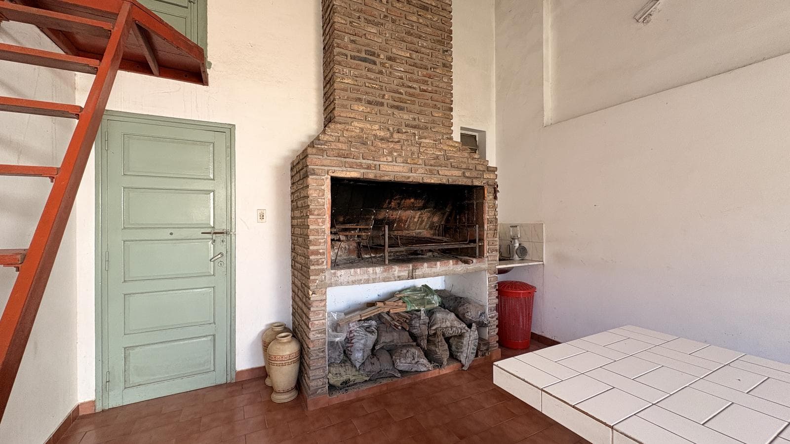House with Landscaped Garden and Corner Shed Suitable for Commercial Use. Zone 1, Funes