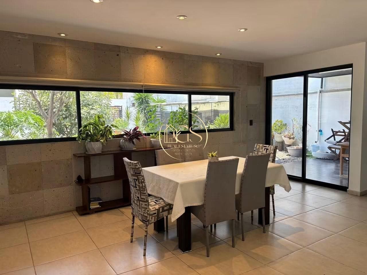 HOUSE FOR SALE IN MADERAS, CELAYA RESIDENTIAL AREA