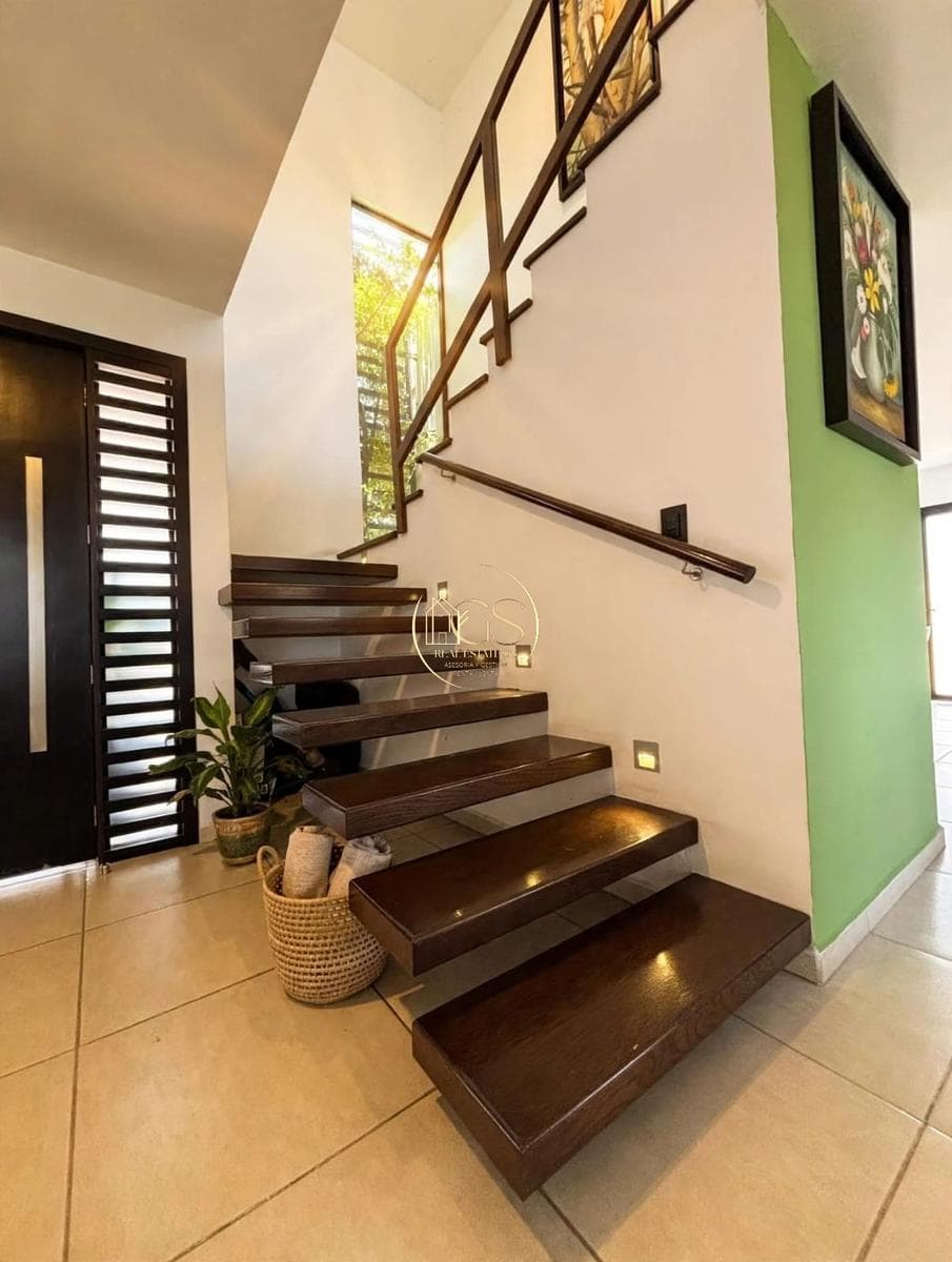 HOUSE FOR SALE IN MADERAS, CELAYA RESIDENTIAL AREA
