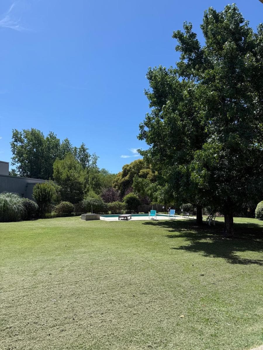 5-Room House for Sale in Mercedes (Acceso Sur)