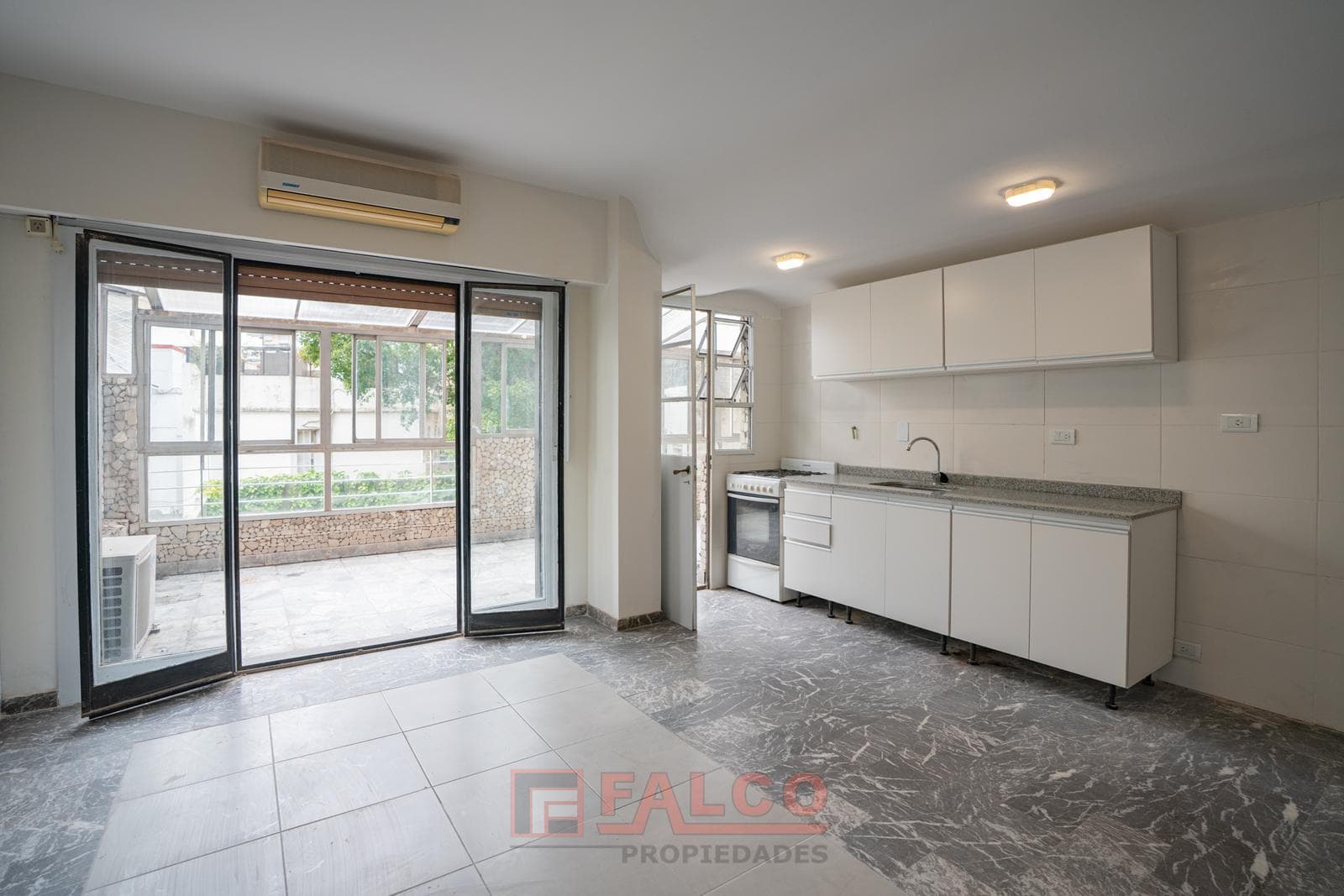 Renovated 3-room apartment with a terrace-style balcony