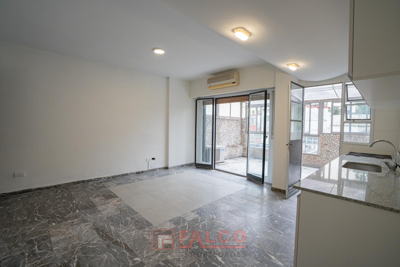Renovated 3-room apartment with a terrace-style balcony