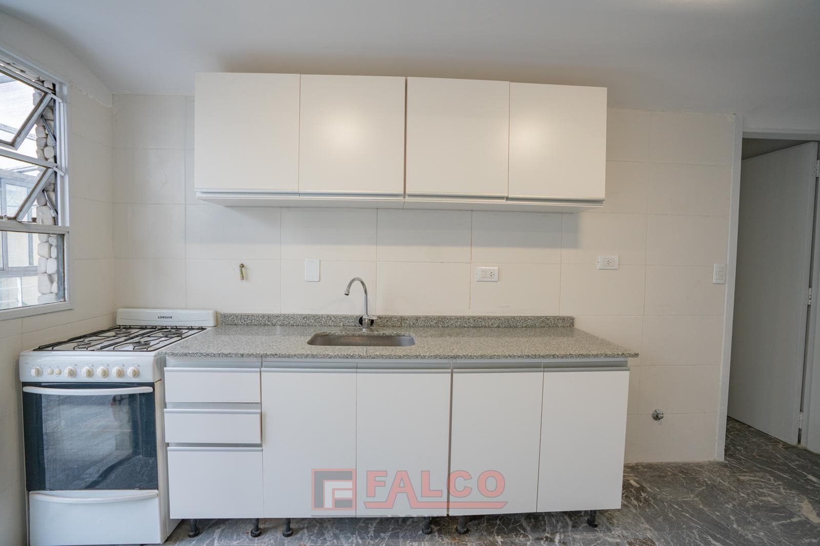 Renovated 3-room apartment with a terrace-style balcony