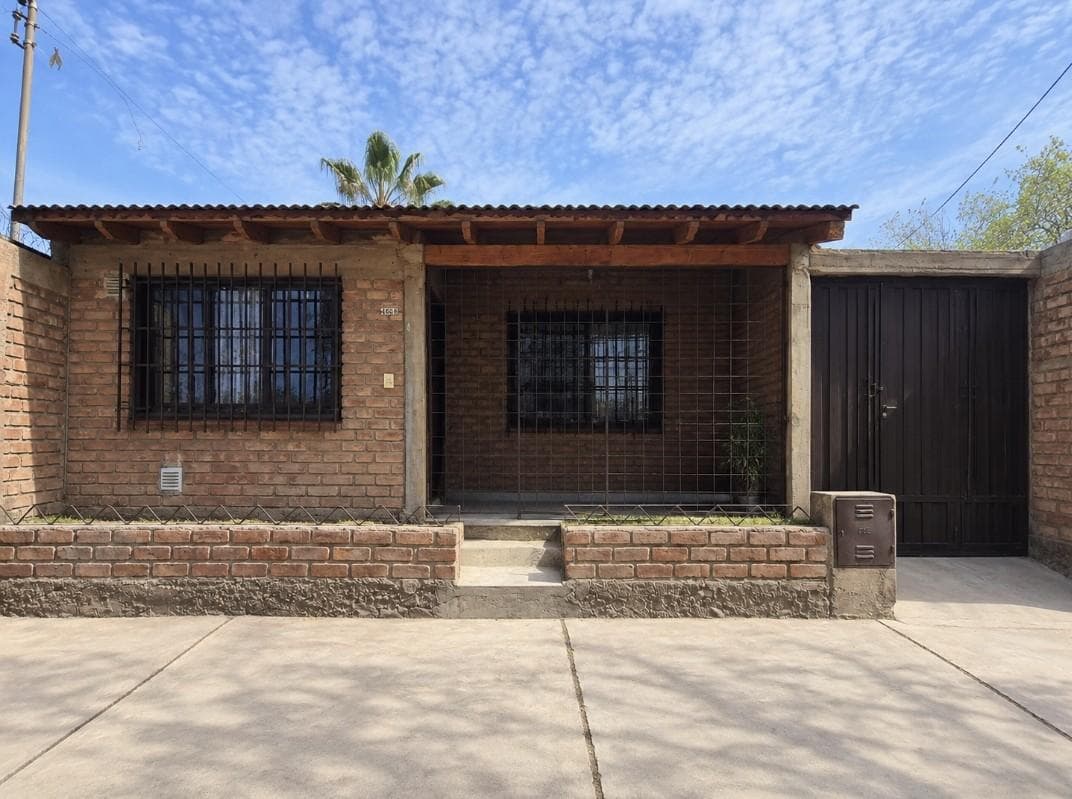 House, with a shed in the back, ideal for a metalworking shop. Villa Hipódromo, Godoy Cruz