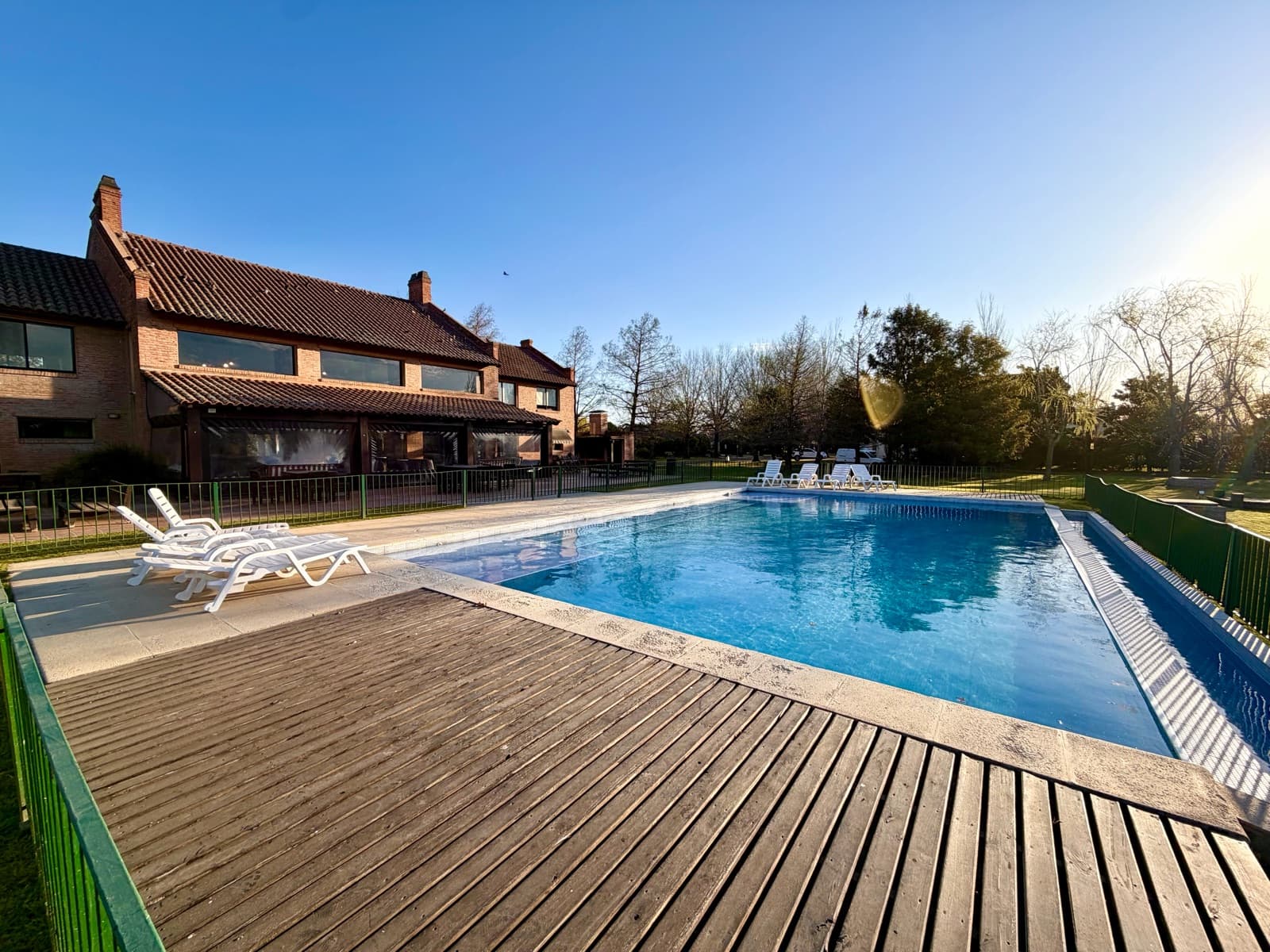Casa 5 Dormitorios con Vestidor, Hidro, Doble quincho y Piscina - Los Alamos Club de Campo, Ibarlucea
