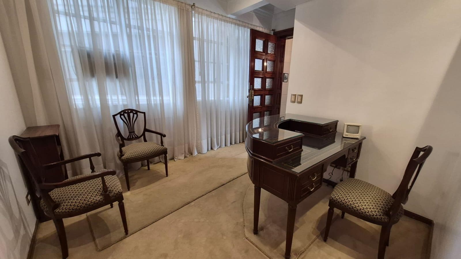 4-Room Office for Rent in the Bencich Building in San Nicolás