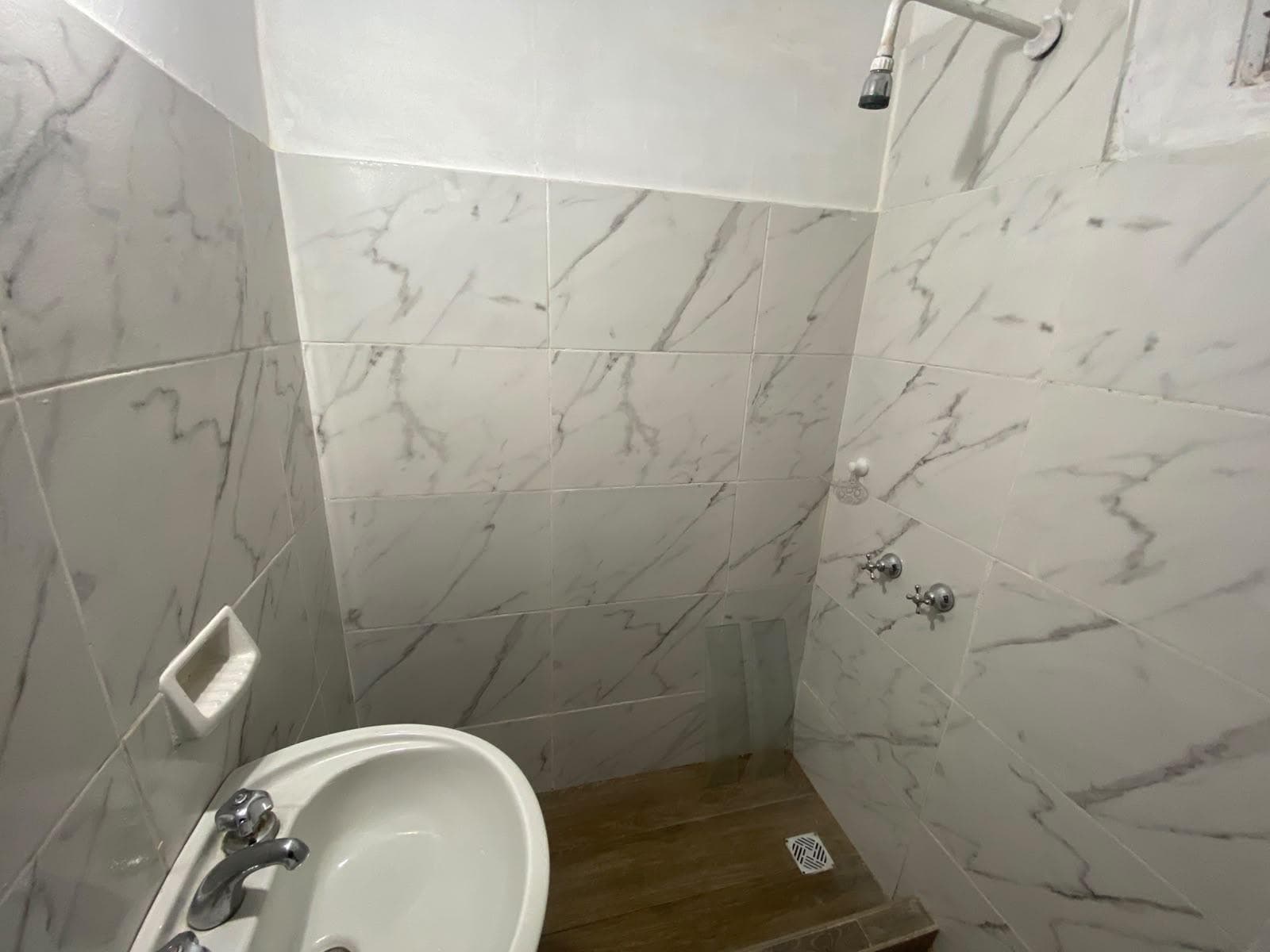 FOR SALE - HOUSE - 2 BEDROOMS - LARGE LOT