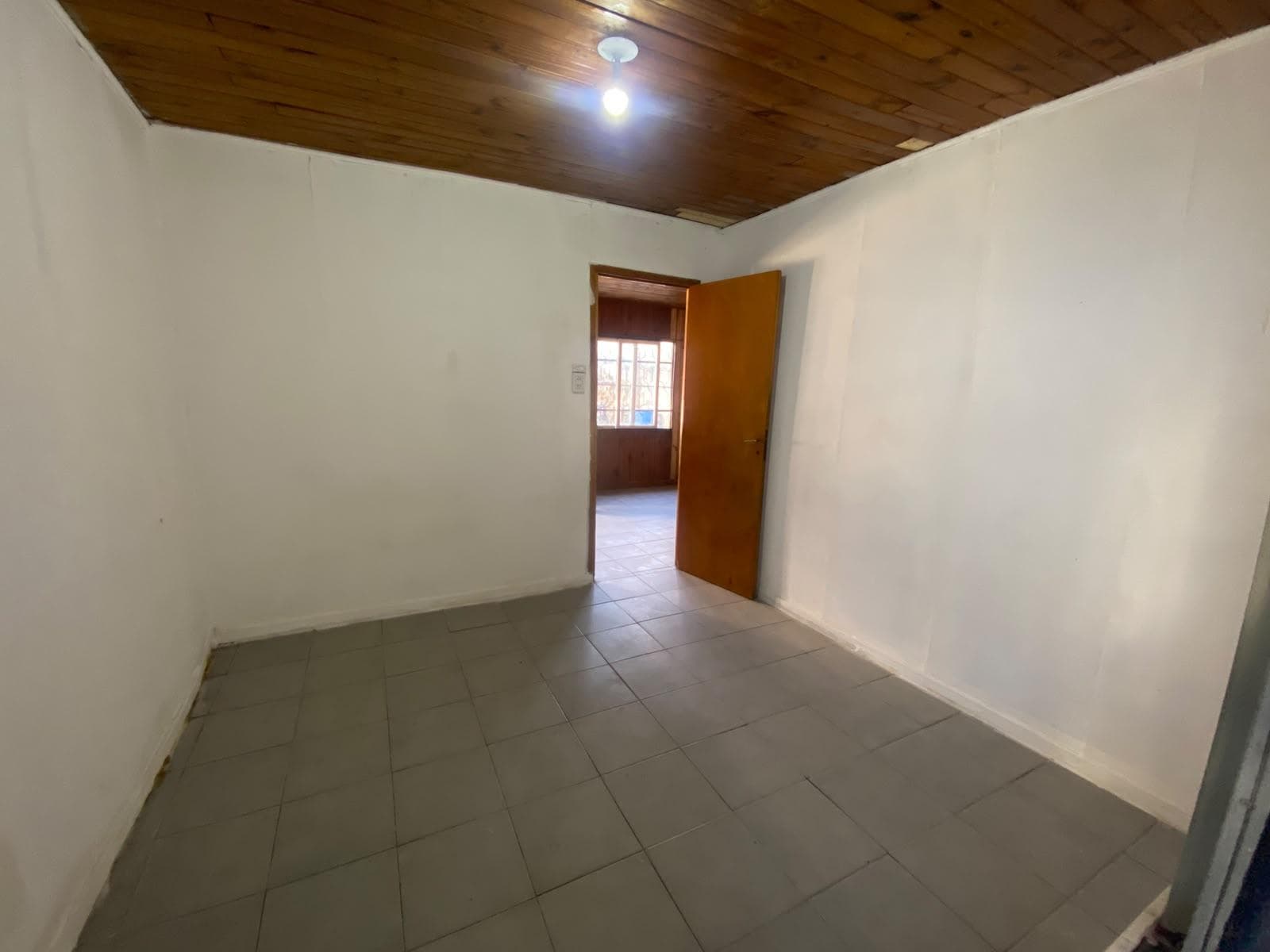 FOR SALE - HOUSE - 2 BEDROOMS - LARGE LOT