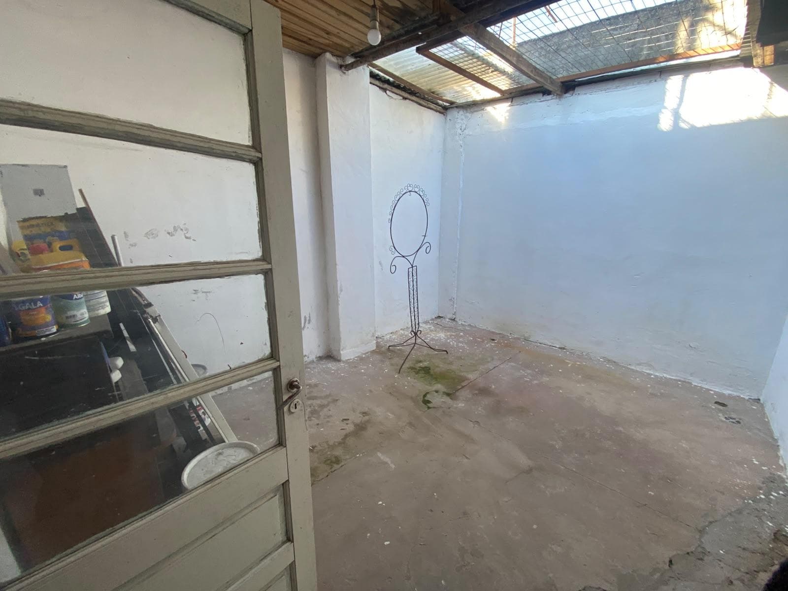FOR SALE - HOUSE - 2 BEDROOMS - LARGE LOT