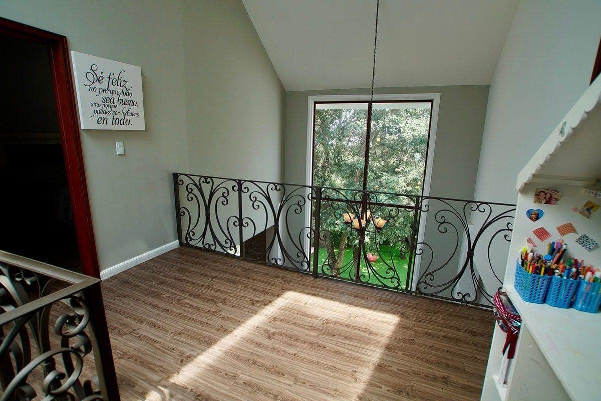 House for Sale in Sheffield, Sayavedra County