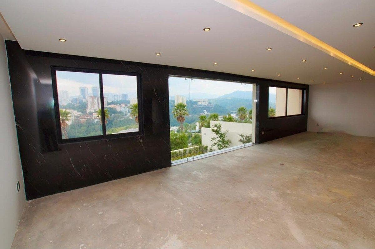 House for Sale on Bugambilias and Alcatraces Streets in Bosque Real