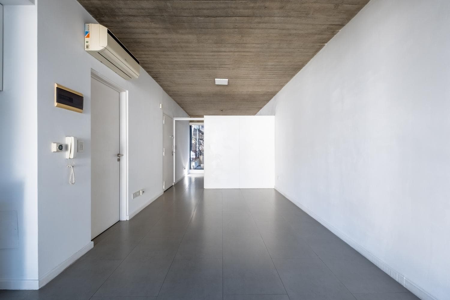 Split-level studio apartment with balcony, patio, garden, and pool in Chacarita