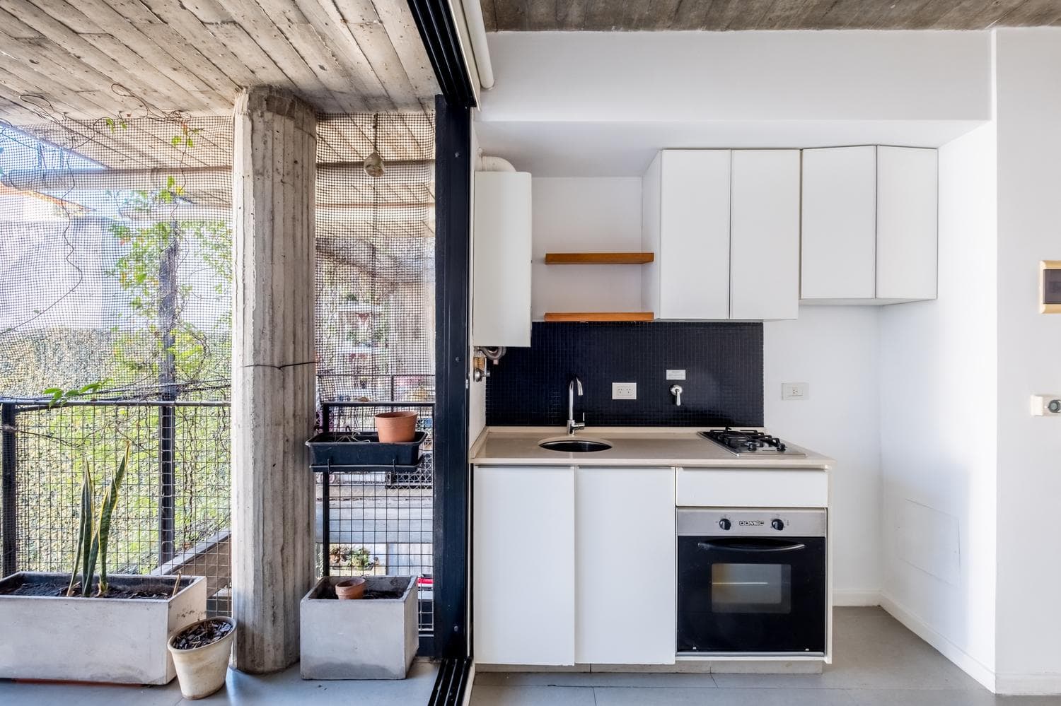 Split-level studio apartment with balcony, patio, garden, and pool in Chacarita