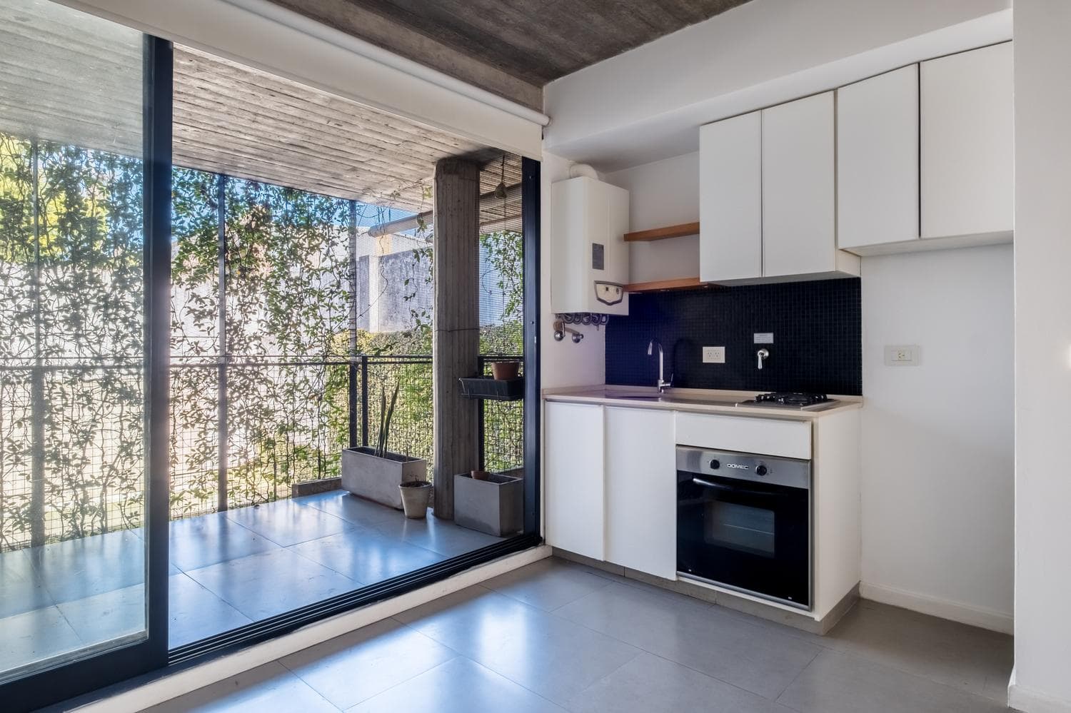 Split-level studio apartment with balcony, patio, garden, and pool in Chacarita