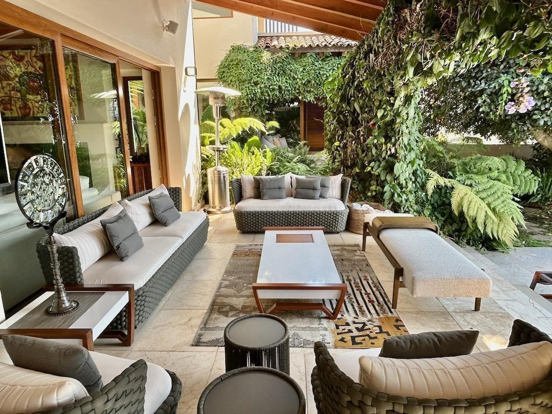SPECTACULAR RESIDENCE
