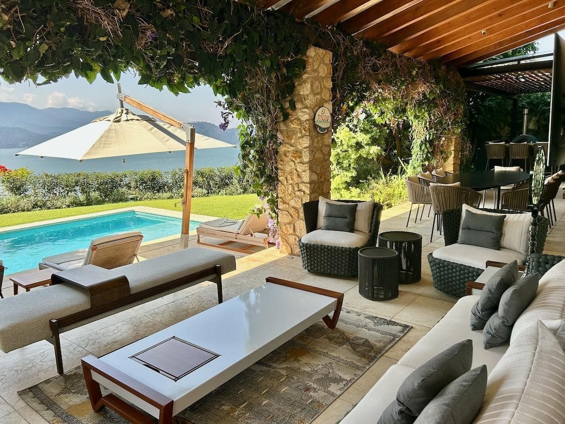 SPECTACULAR RESIDENCE