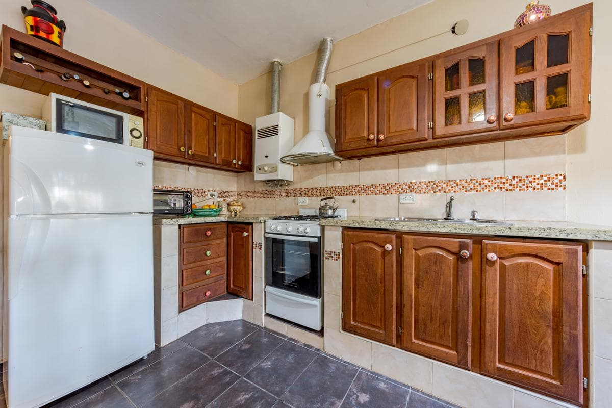 FOR SALE - 3-Bedroom House with Pool and Porch with BBQ Area - Alberdi, Rosario