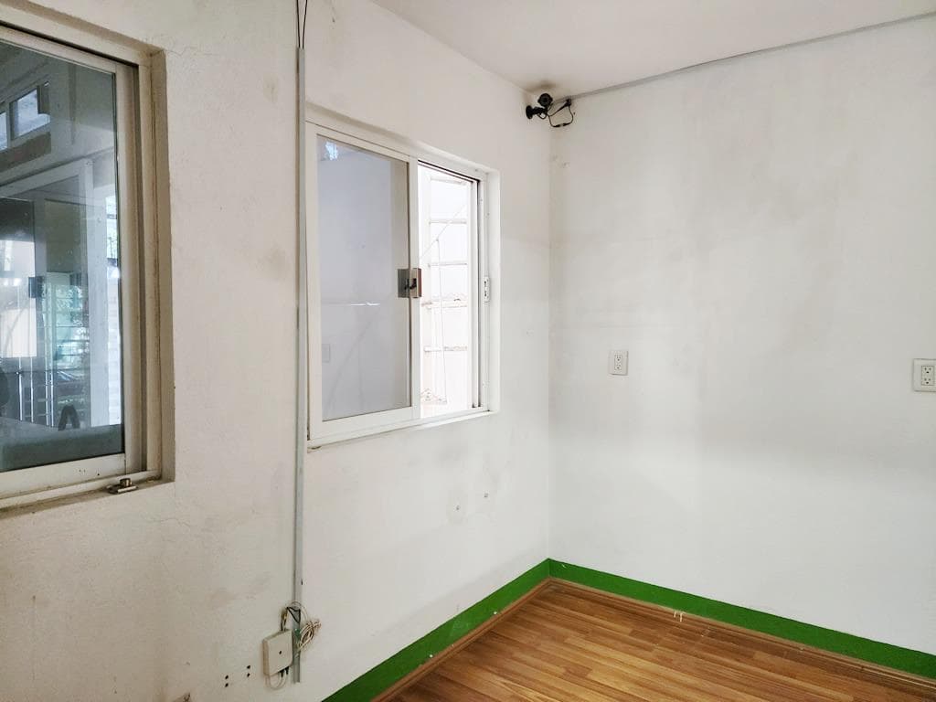 House for Sale in Del Valle Norte with Commercial Zoning