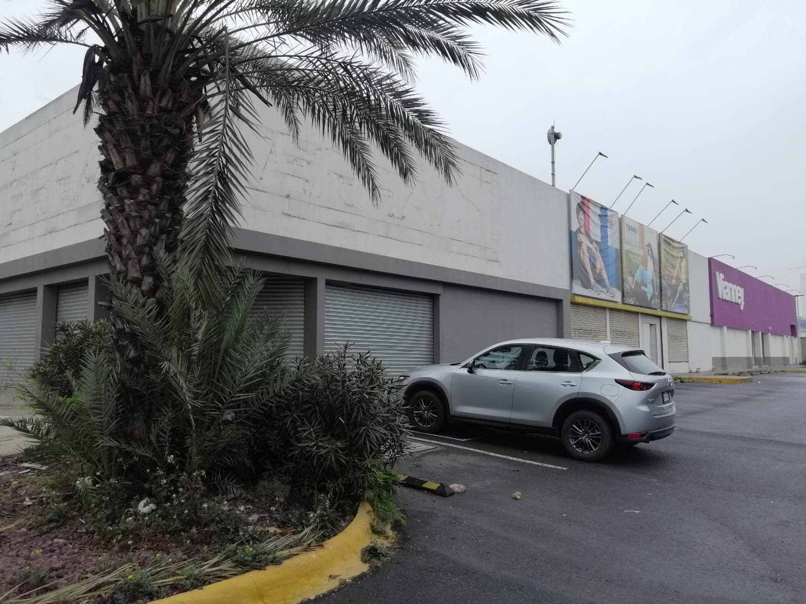 Commercial space on a major avenue