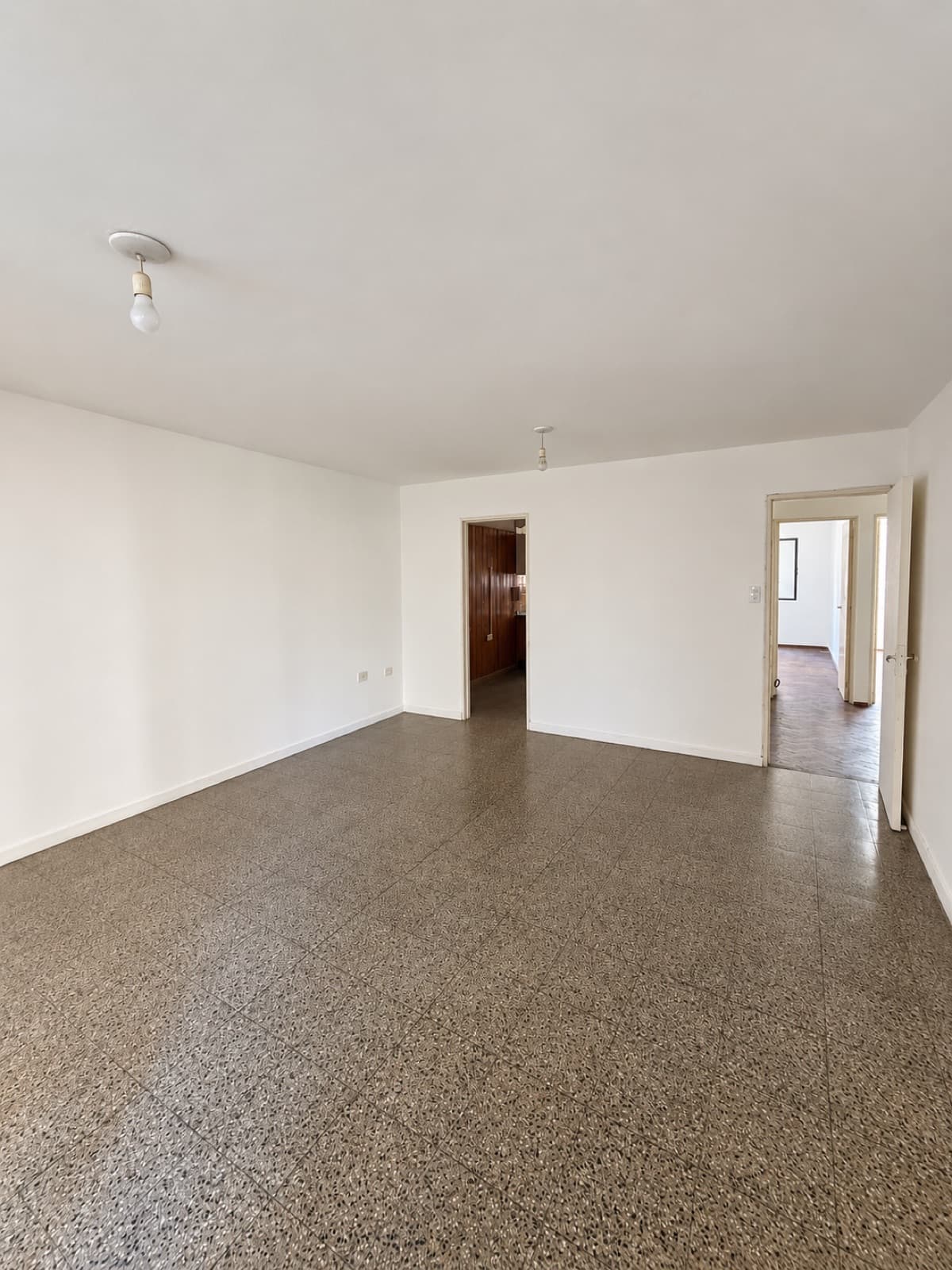 FOR SALE: 3-Bedroom Apartment with Garage - Nueva Córdoba