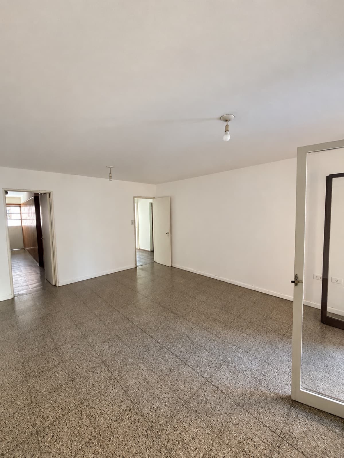 FOR SALE: 3-Bedroom Apartment with Garage - Nueva Córdoba