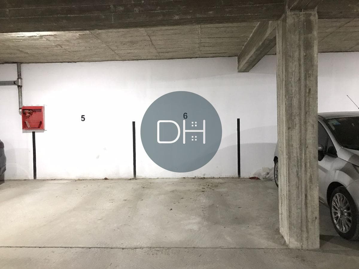 Covered Parking Garage in the Tribunales Area - La Plata