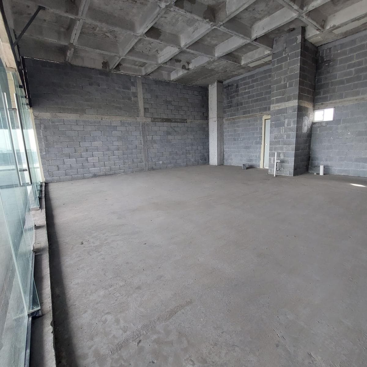 Commercial Space for Rent in Cumbres!!!