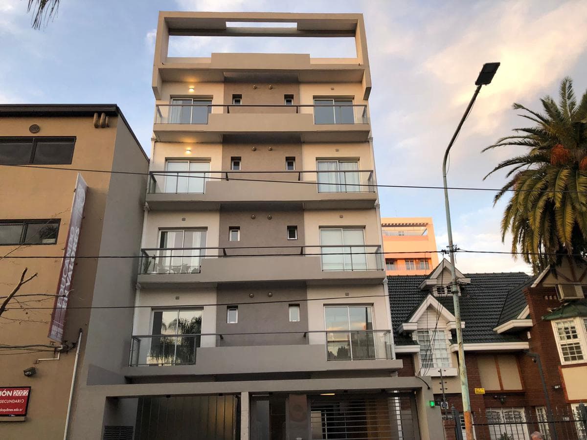 APARTMENT FOR SALE: 2-ROOM APARTMENT IN THE PLAZA CONESA AREA OF QUILMES