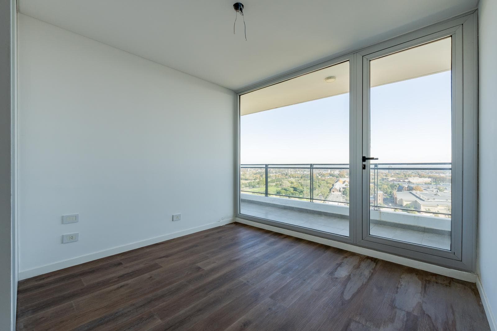 FOR SALE - Premium 1-Bedroom Apartment - With Parking Space - Puerto Norte, Rosario.