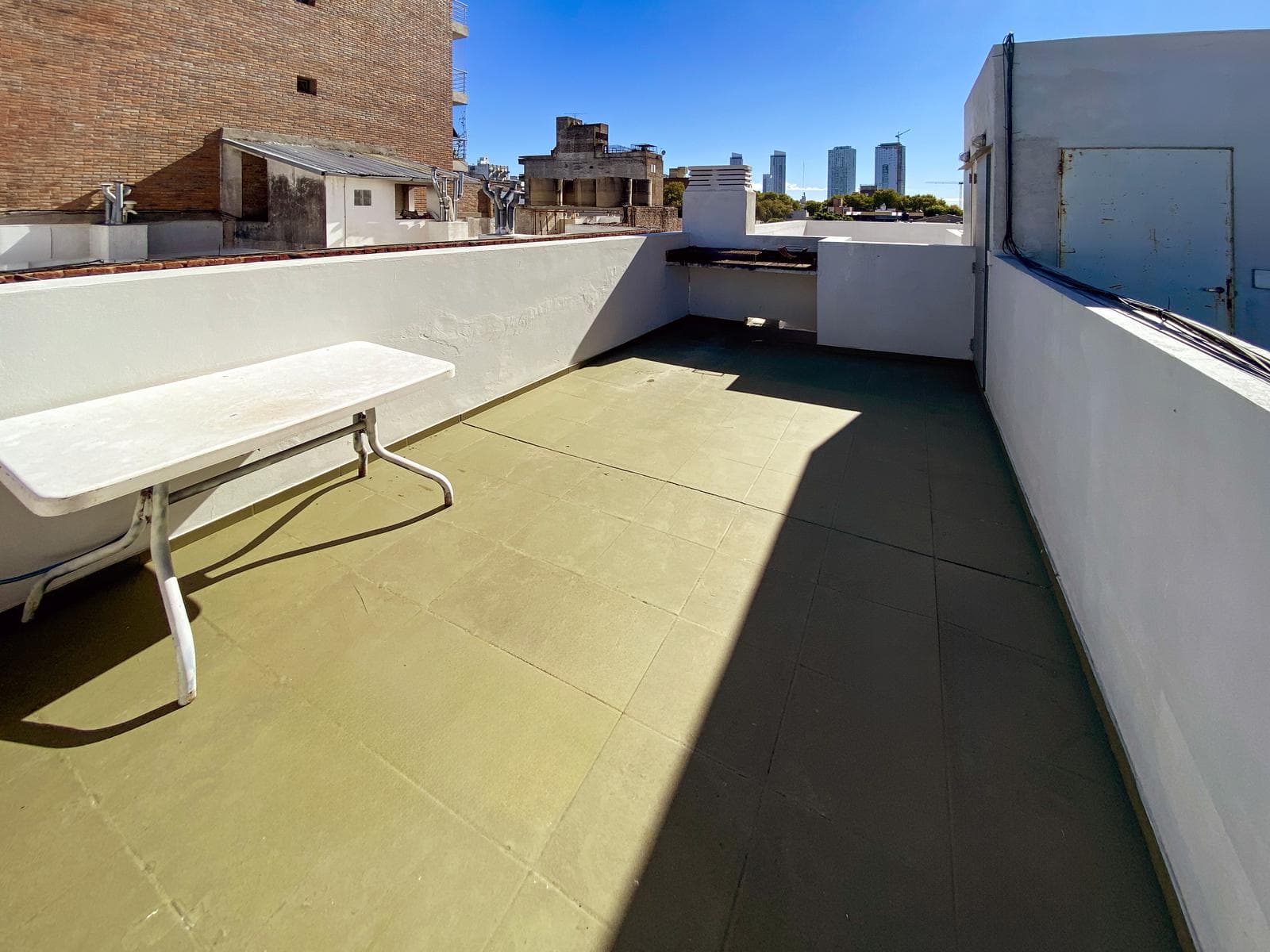 FOR SALE - Studio apartment with private terrace - Pichincha, Rosario.