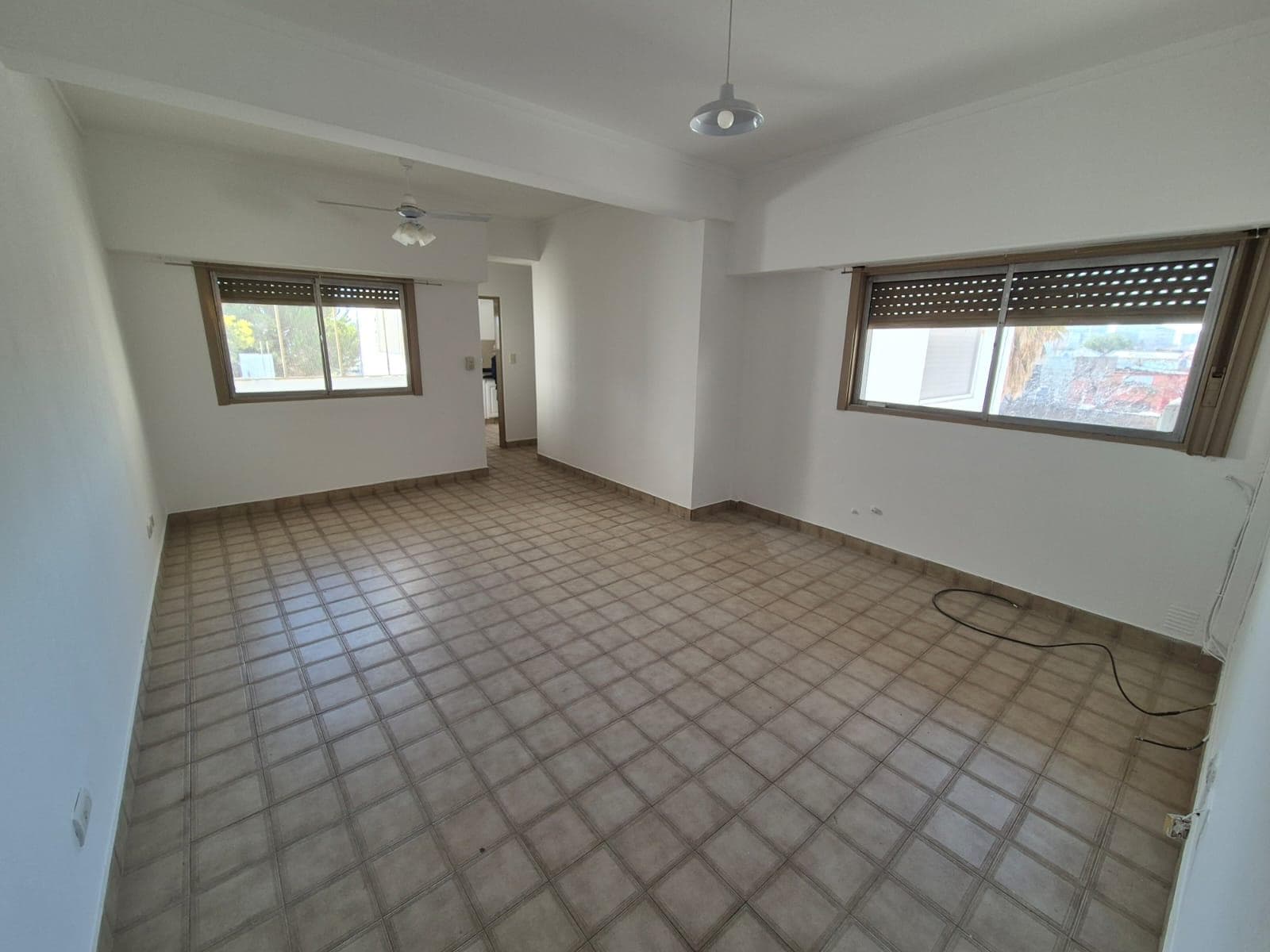 ALQUILA depto 2 dorm. céntrico, Gral Roca