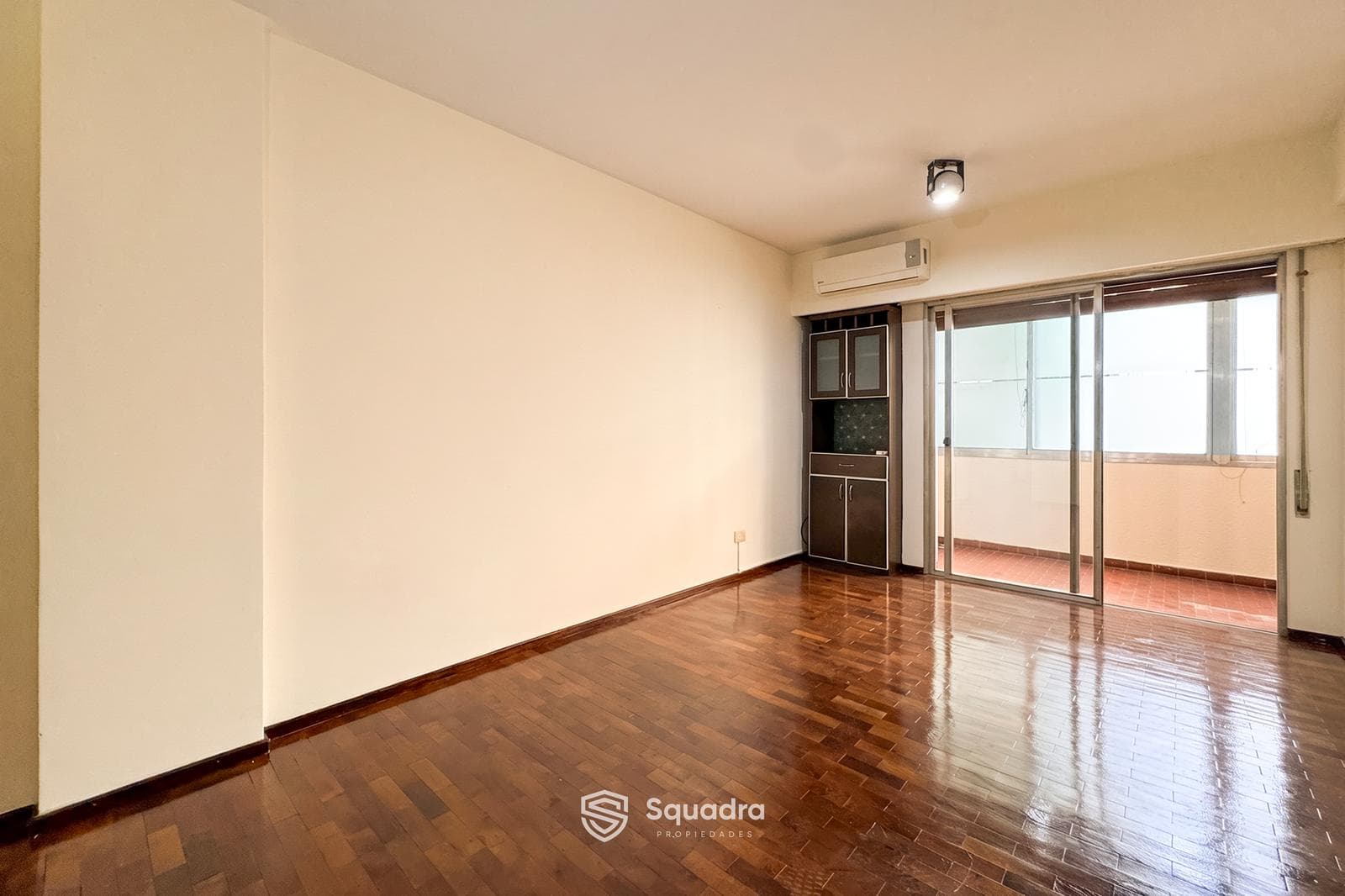 FOR SALE | TRADE-IN - 1-bedroom apartment with a multi-purpose room and balcony - Downtown, Rosario. QUALIFIES FOR A MORTGAGE.