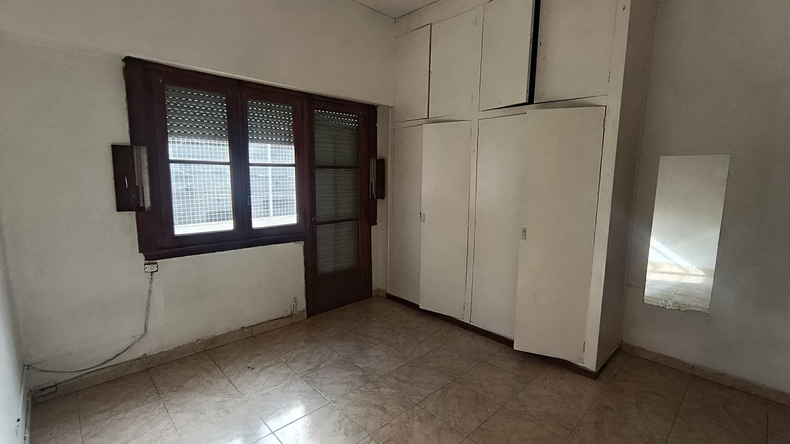 5-Room Penthouse for Sale in Almagro